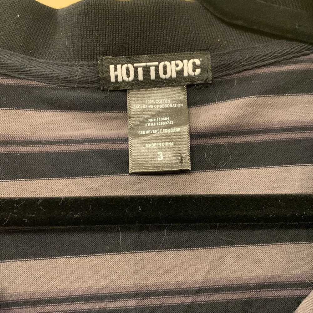 Hot Topic crop button up - Picture 2 of 3